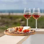 Апартаменты Ocean Getaway - Private Parking In The Center Of