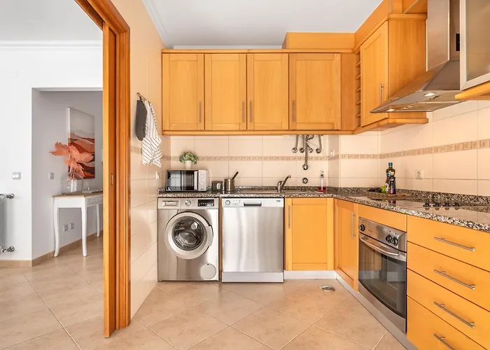 Ocean Getaway - Private Parking In The Center Of Apartment *