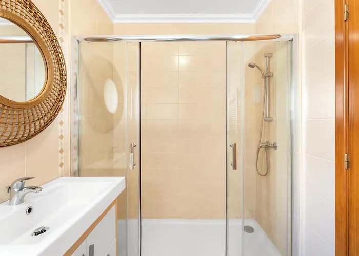 Ocean Getaway - Private Parking In The Center Of Apartment *